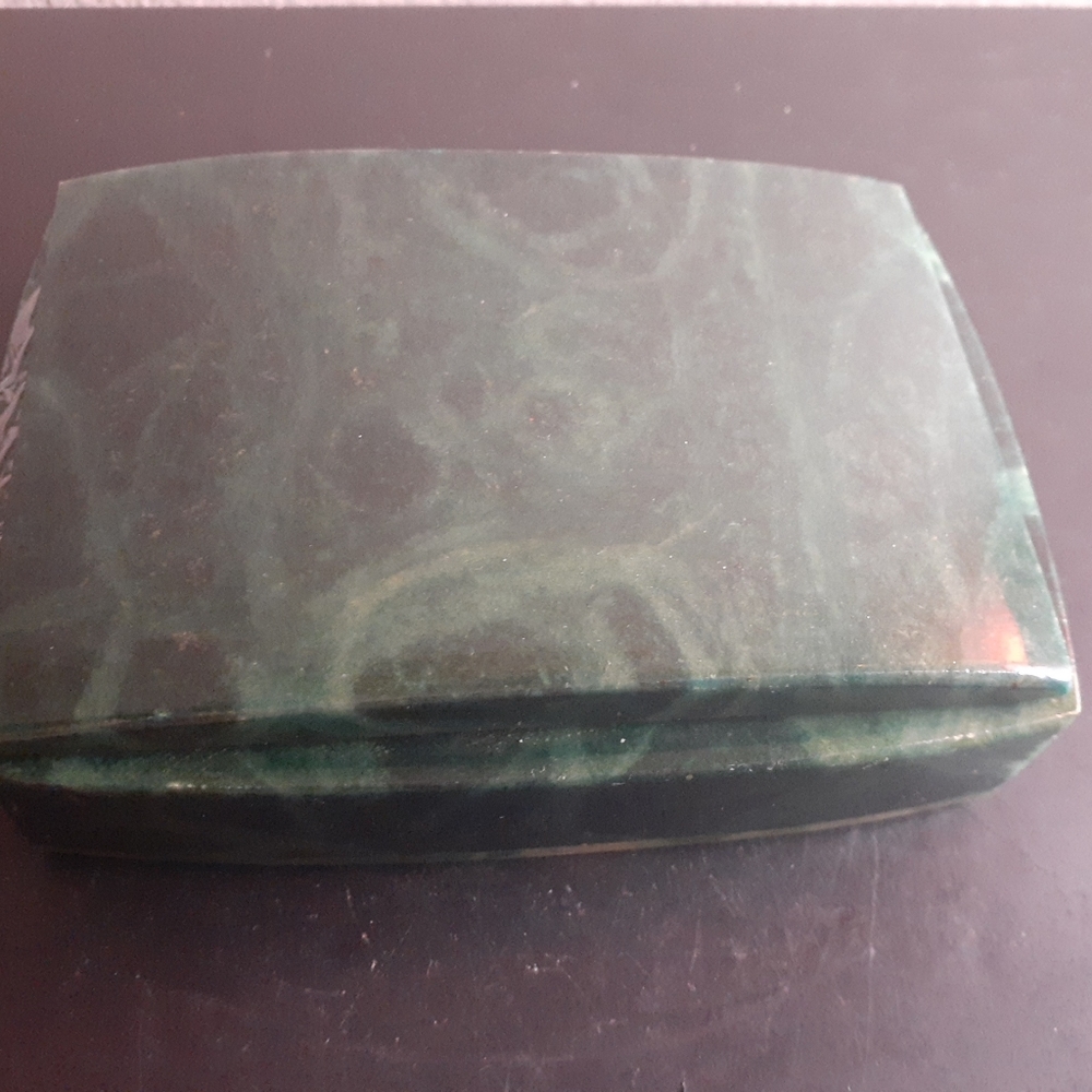 EXQUISITE Solid Alabaster Variegated Green Made in Italy 2"x3"x4" Trinket Box.